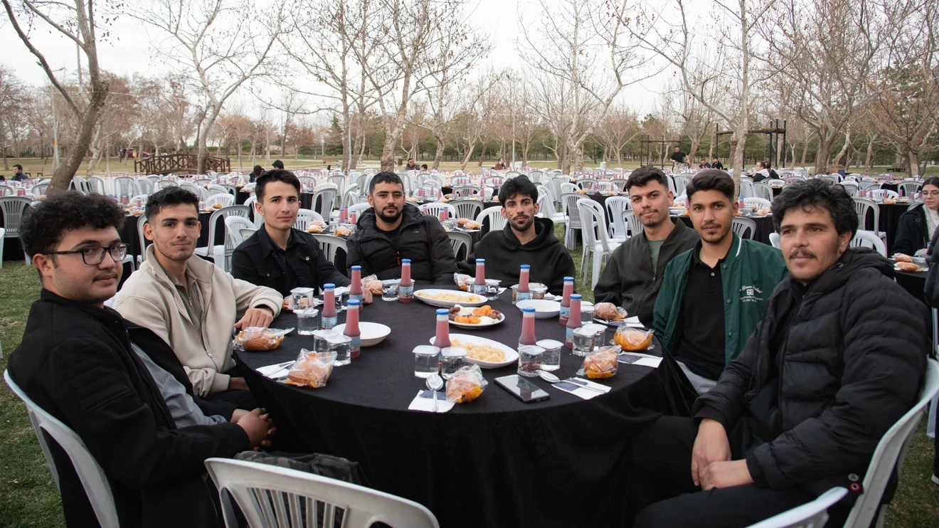 Depremzede ve engelli öğrenciler, iftar programında ağırlandı